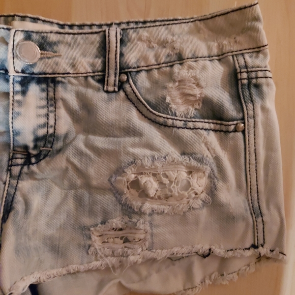Almost Famous Distressed Shorts With Crochet Detail - Picture 3 of 7